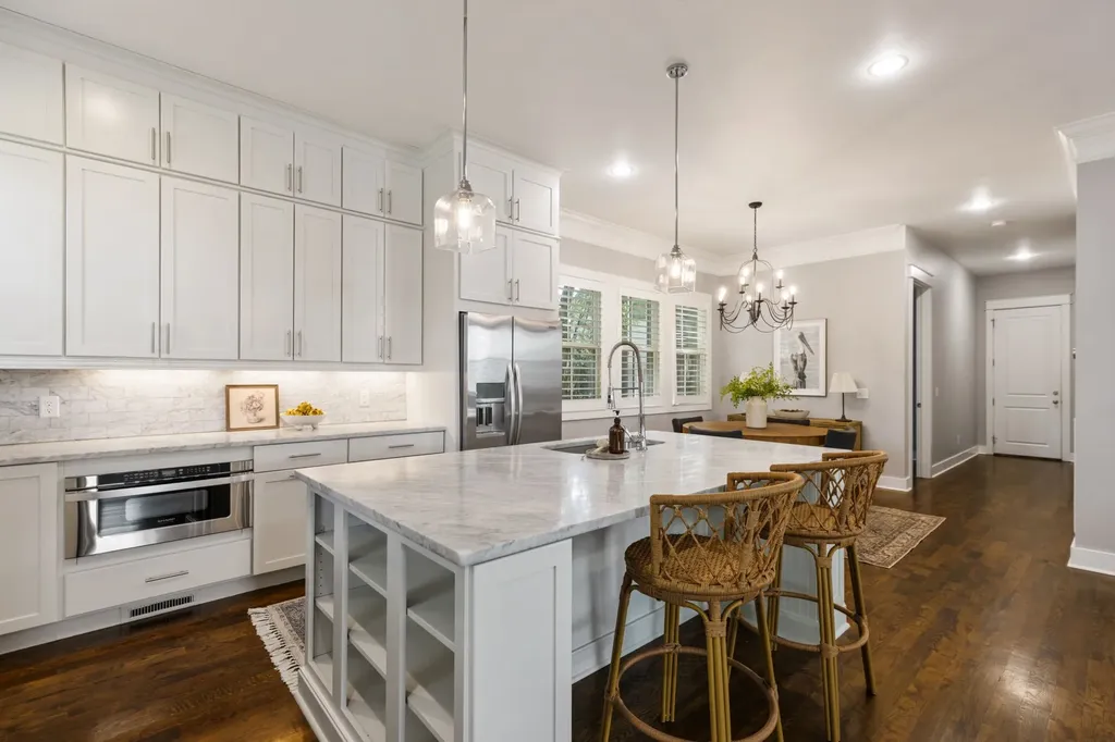 908B Gale Lane Nashville TN 37204