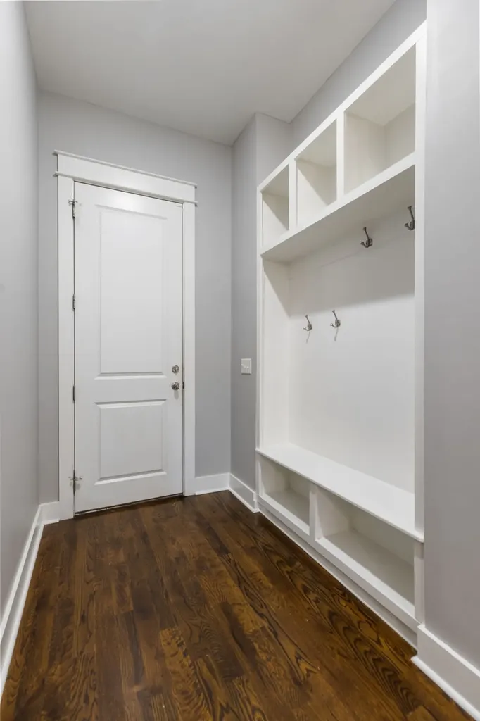 908B Gale Lane Nashville TN 37204