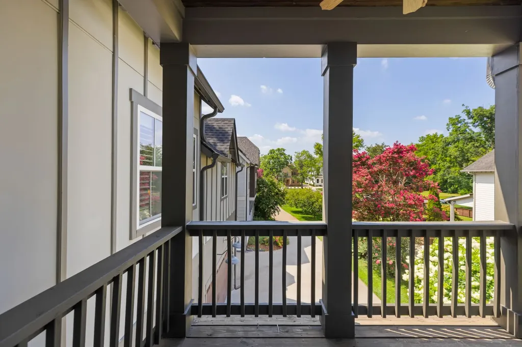 908B Gale Lane Nashville TN 37204