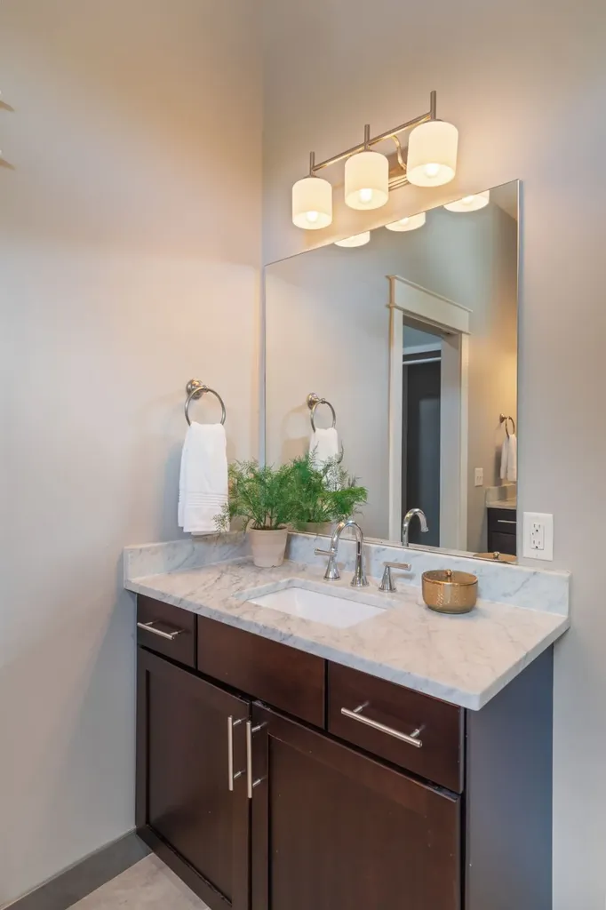 908B Gale Lane Nashville TN 37204