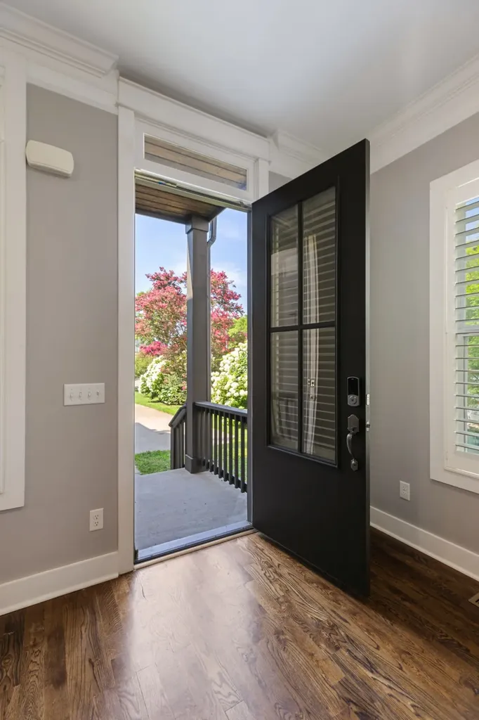 908B Gale Lane Nashville TN 37204
