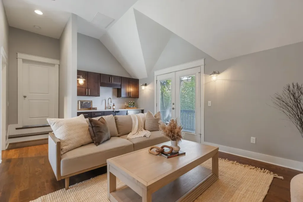 908B Gale Lane Nashville TN 37204