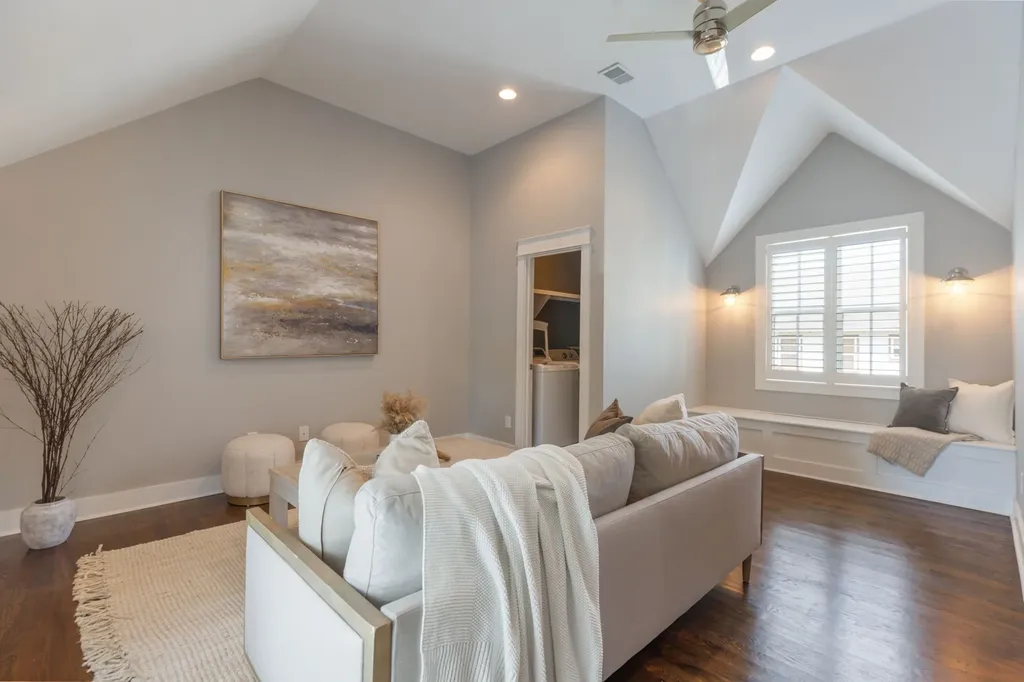 908B Gale Lane Nashville TN 37204