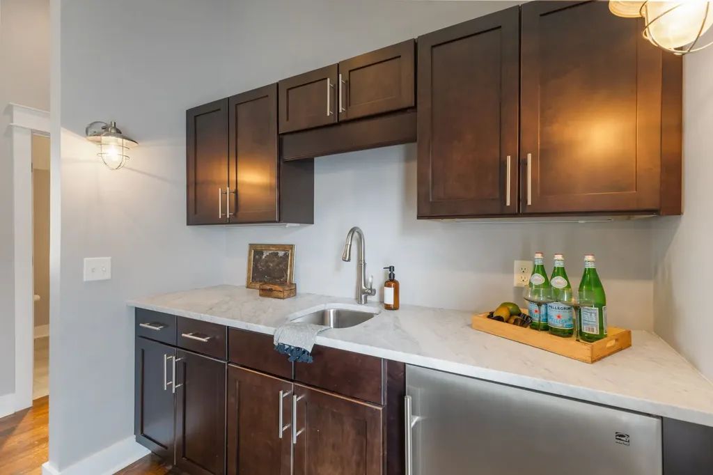 908B Gale Lane Nashville TN 37204