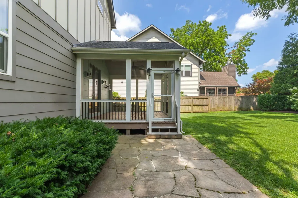 908B Gale Lane Nashville TN 37204