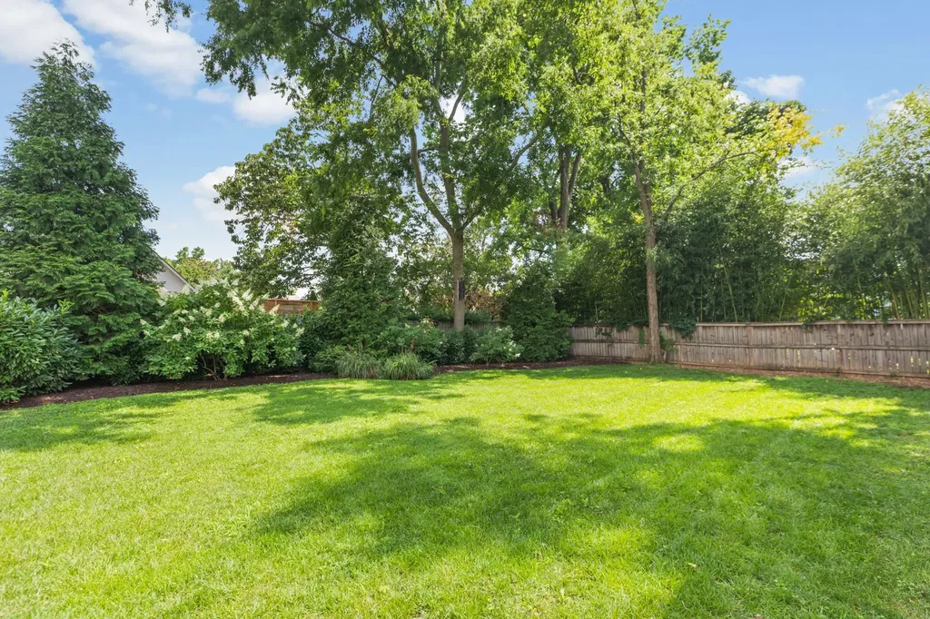 908B Gale Lane Nashville TN 37204