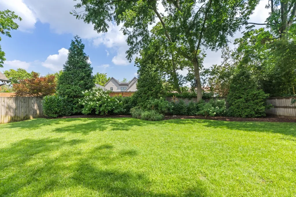 908B Gale Lane Nashville TN 37204