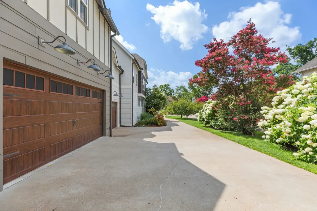 908B Gale Lane Nashville TN 37204