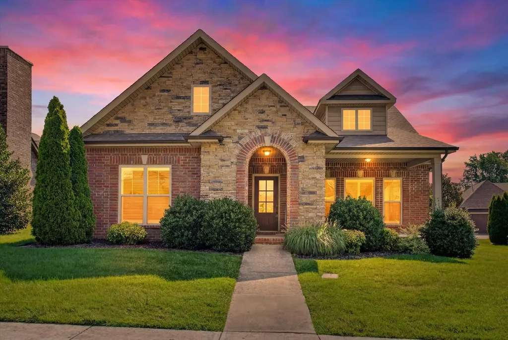 202 Dorchester Circle Clarksville TN 37043