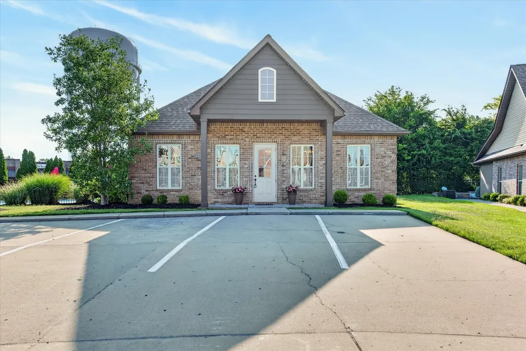202 Dorchester Circle Clarksville TN 37043