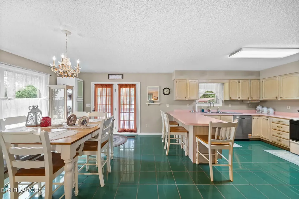 600 Dave Garrett Road Crossville TN 38571