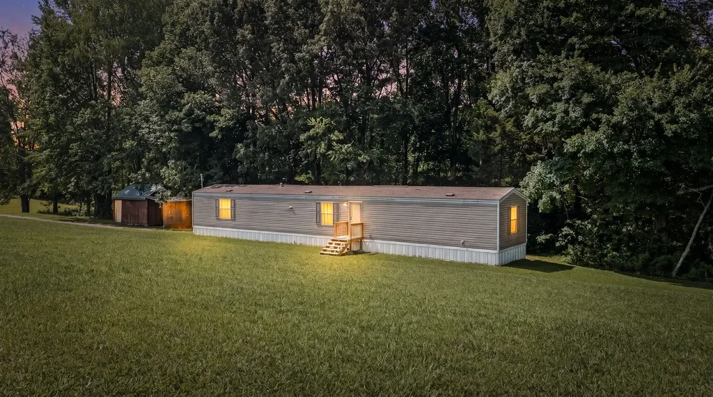 10 Light Lane Kelso TN 37348