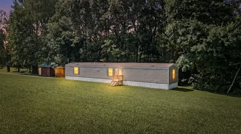 10 Light Lane Kelso TN 37348