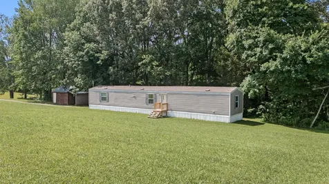 10 Light Lane Kelso TN 37348