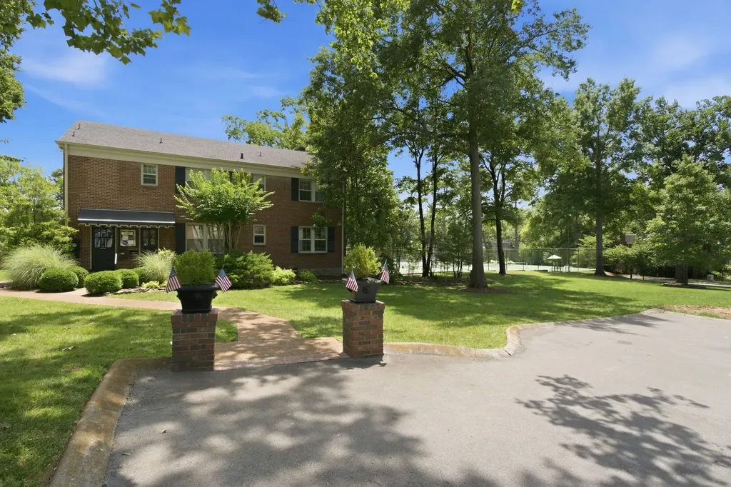 4400 Belmont Park Terrace Nashville TN 37215