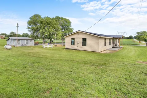 11 Jess Long Lane Hillsboro TN 37342