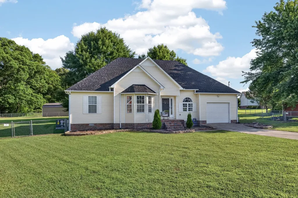 6 Robinwood Drive Fayetteville TN 37334