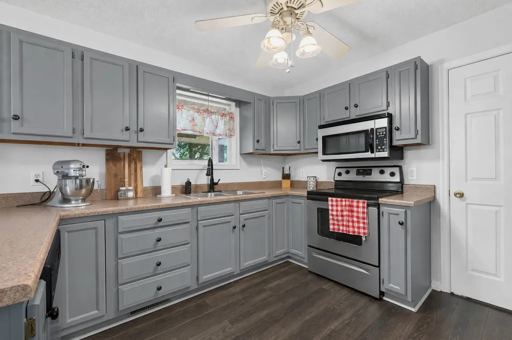 6 Robinwood Drive Fayetteville TN 37334