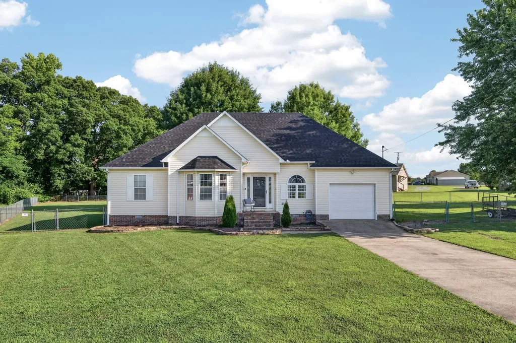 6 Robinwood Drive Fayetteville TN 37334
