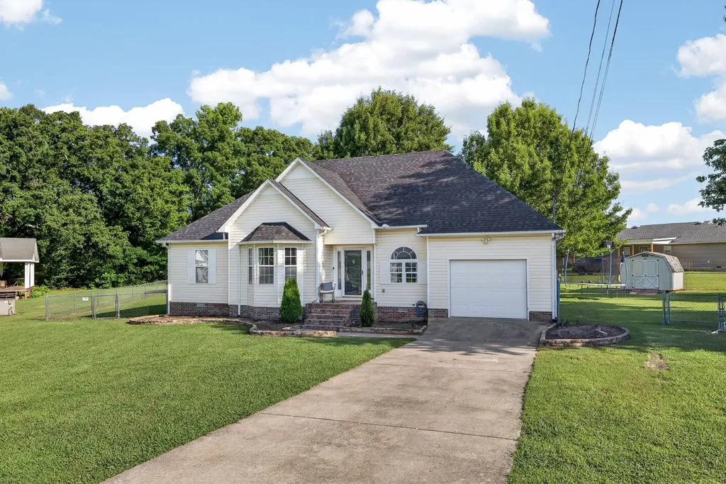 6 Robinwood Drive Fayetteville TN 37334