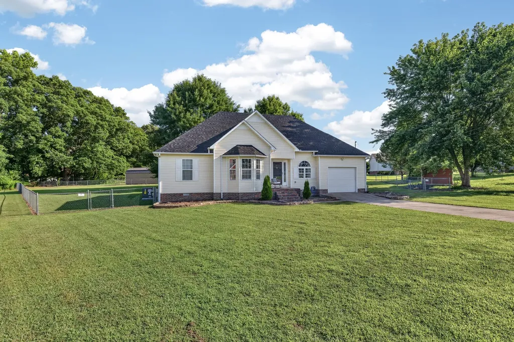 6 Robinwood Drive Fayetteville TN 37334