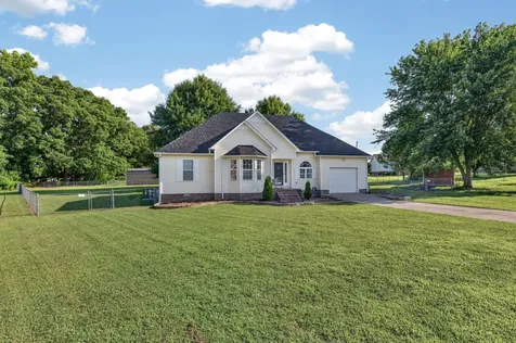 6 Robinwood Drive Fayetteville TN 37334