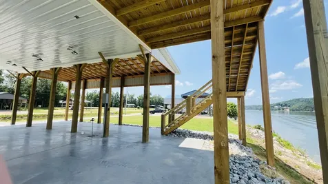 1109 River Front Drive Clifton TN 38425