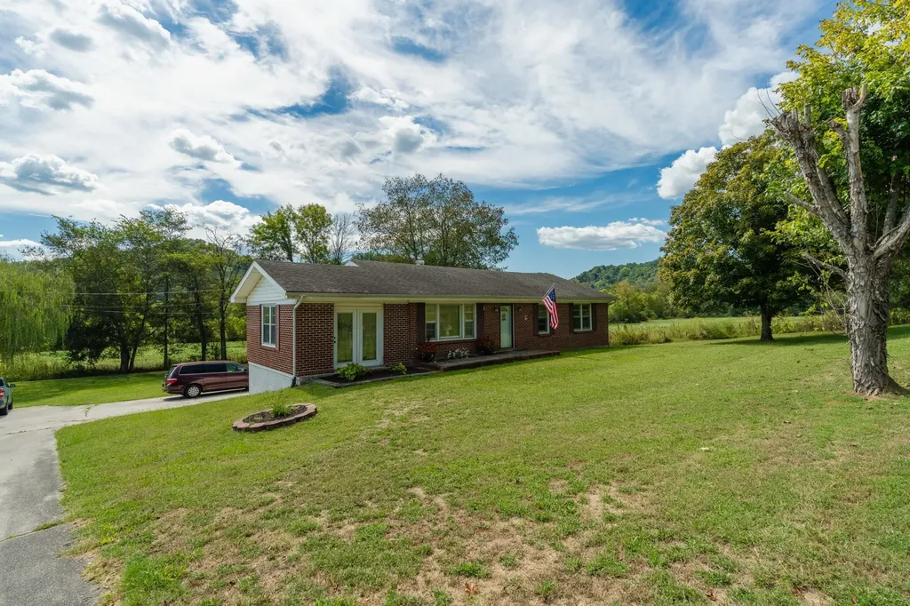 455 Jennings Creek Highway Gainesboro TN 38562