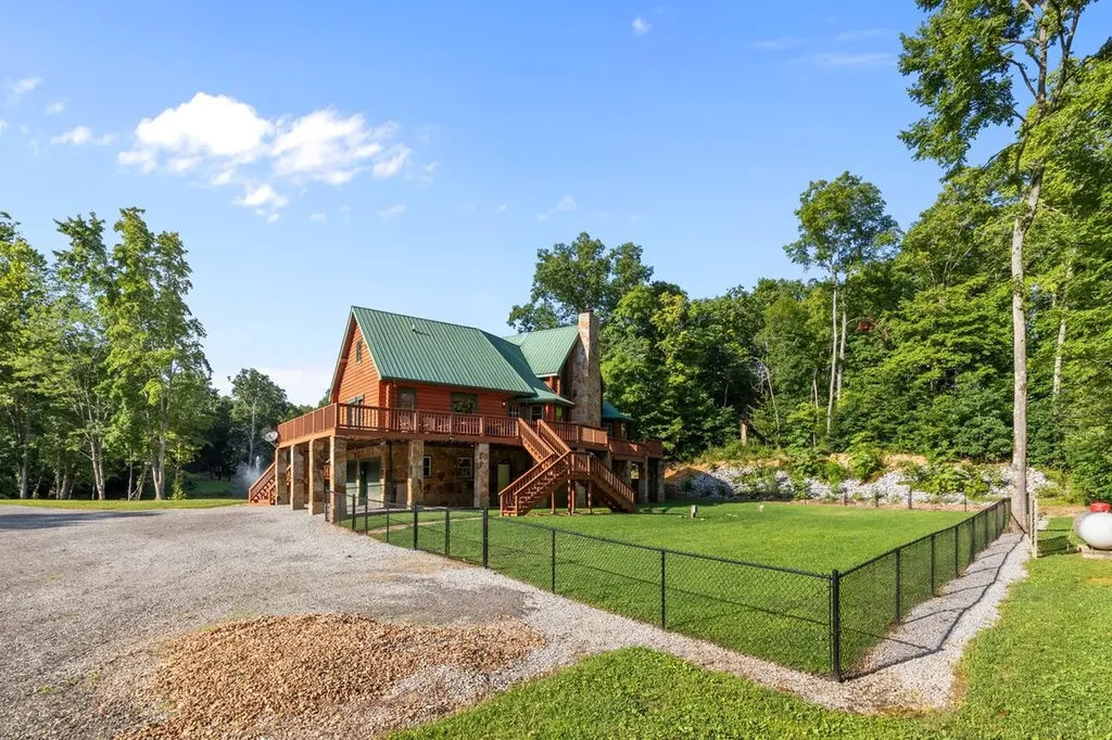 1172 Promise Land Road Charlotte TN 37036