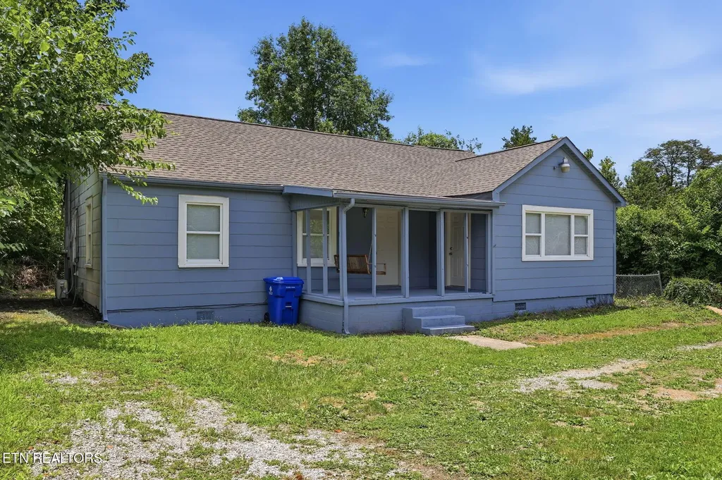 826 N Chamberlain Avenue Rockwood TN 37854