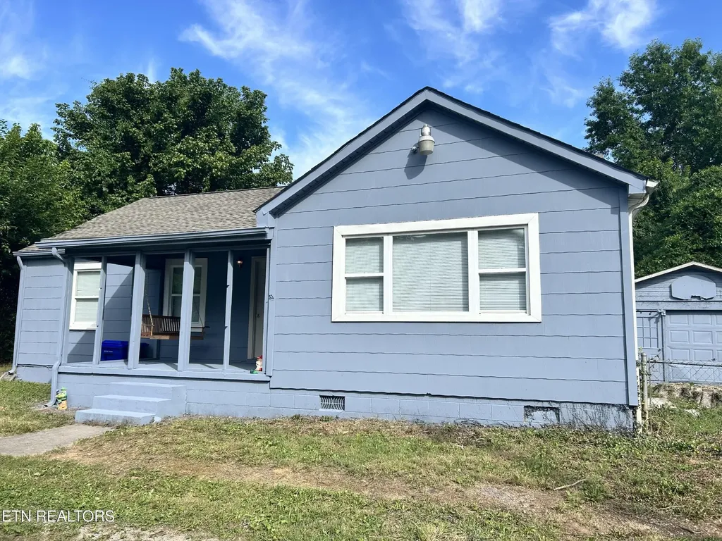826 N Chamberlain Avenue Rockwood TN 37854