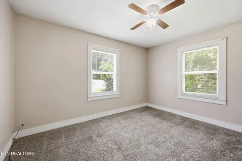 826 N Chamberlain Avenue Rockwood TN 37854