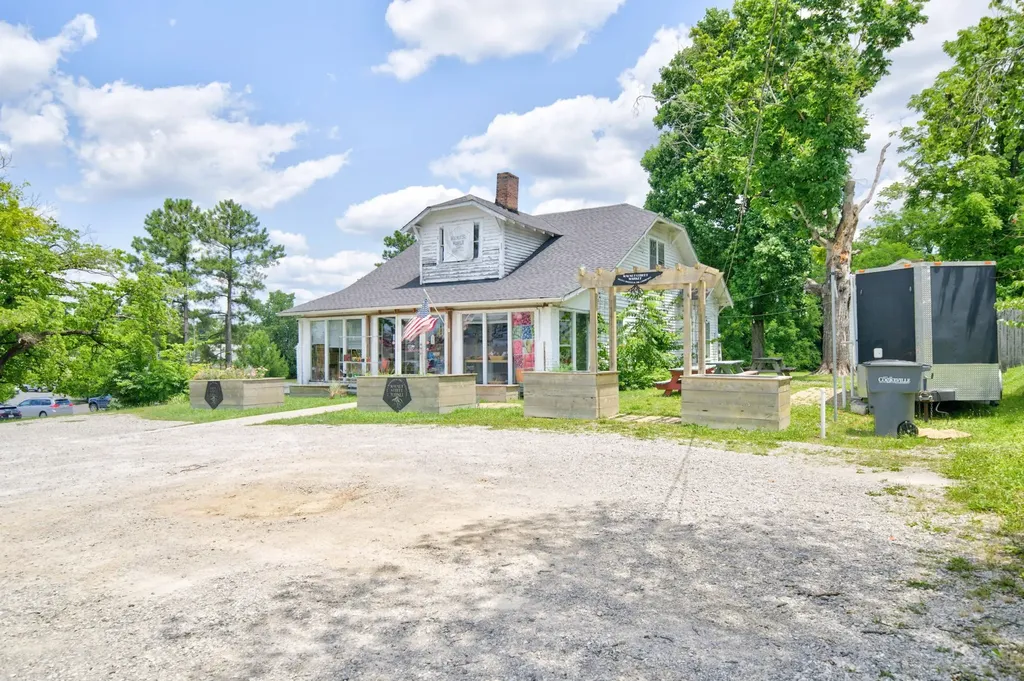 136 S Walnut Avenue Cookeville TN 38501