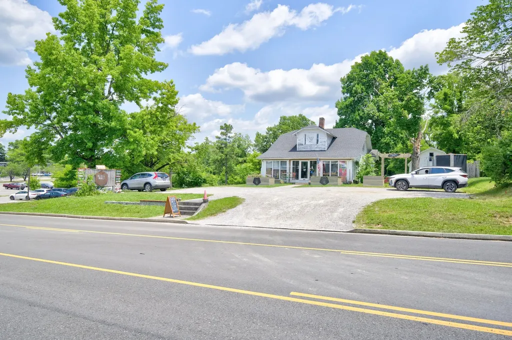 136 S Walnut Avenue Cookeville TN 38501
