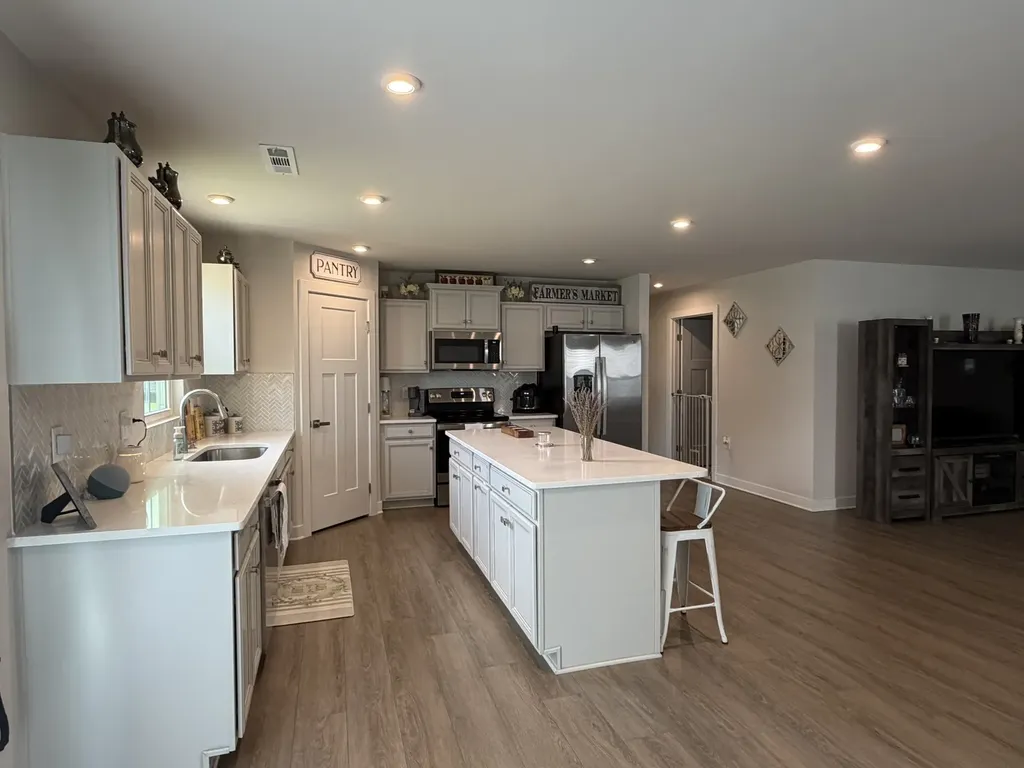 469 Steamview Drive White House TN 37188