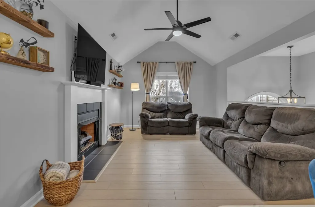 1589 Hedgewood Road Clarksville TN 37042