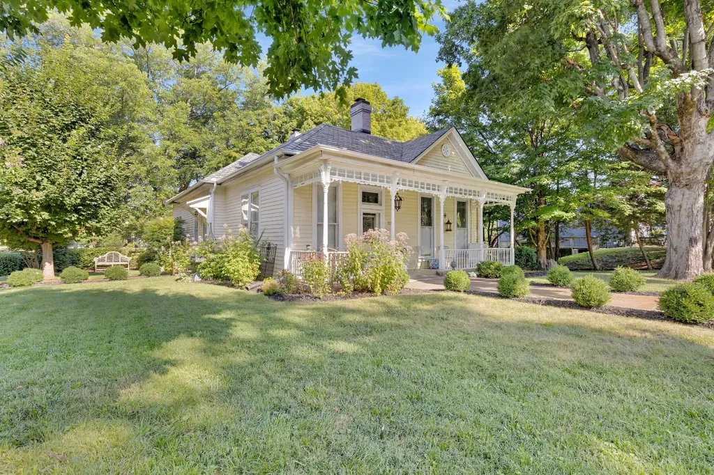 221 Walnut Street Springfield TN 37172