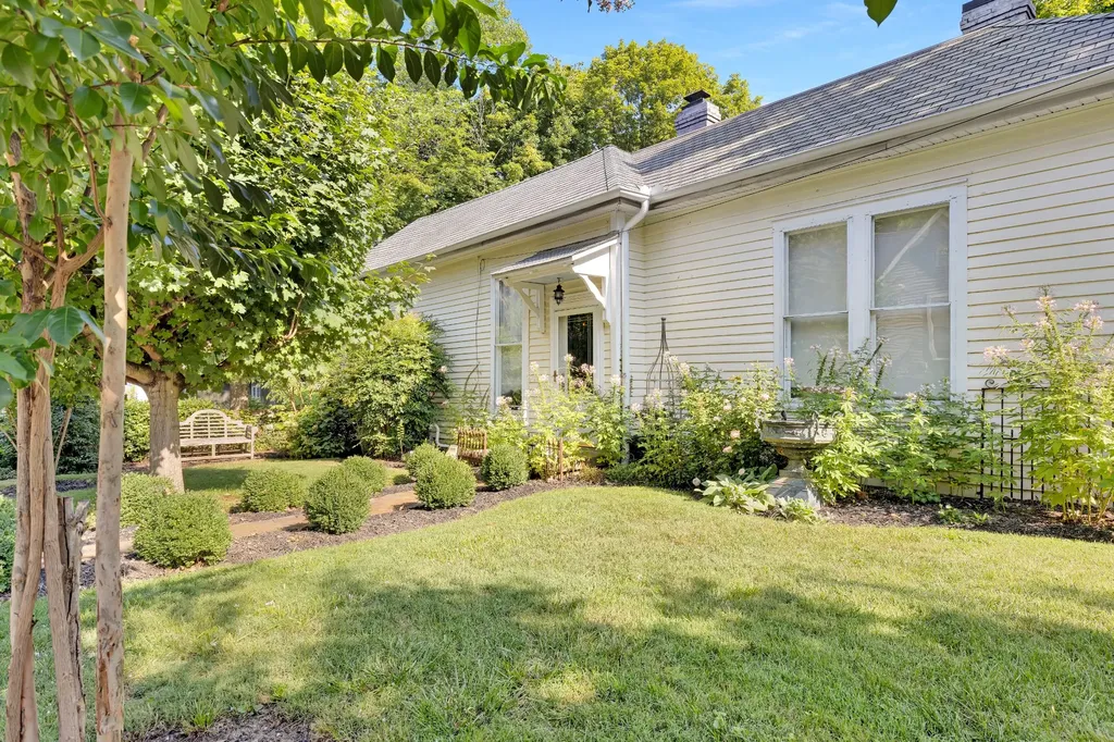 221 Walnut Street Springfield TN 37172