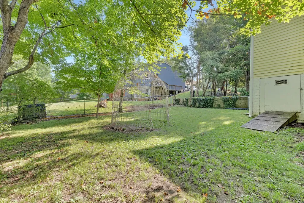 221 Walnut Street Springfield TN 37172