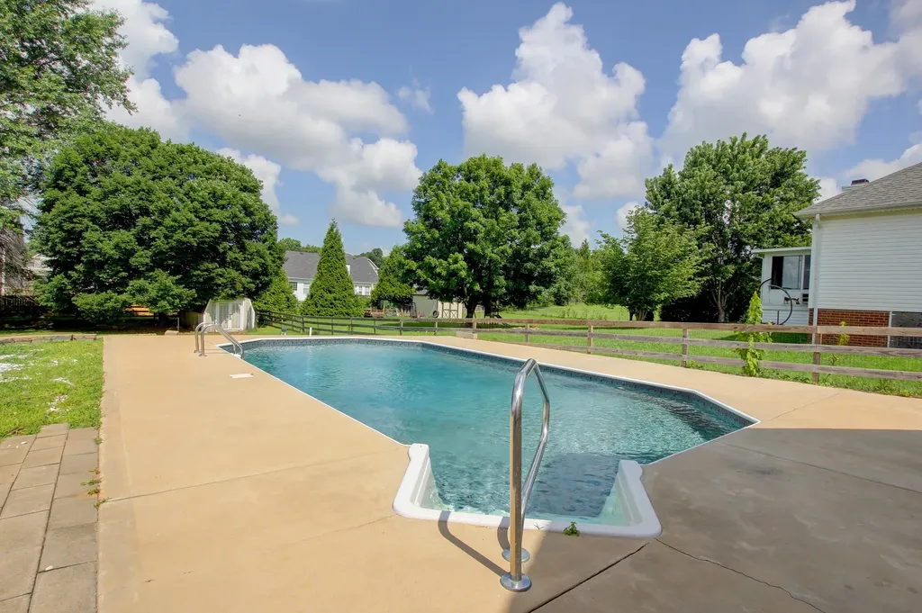 3430 E Henderson Way Clarksville TN 37042