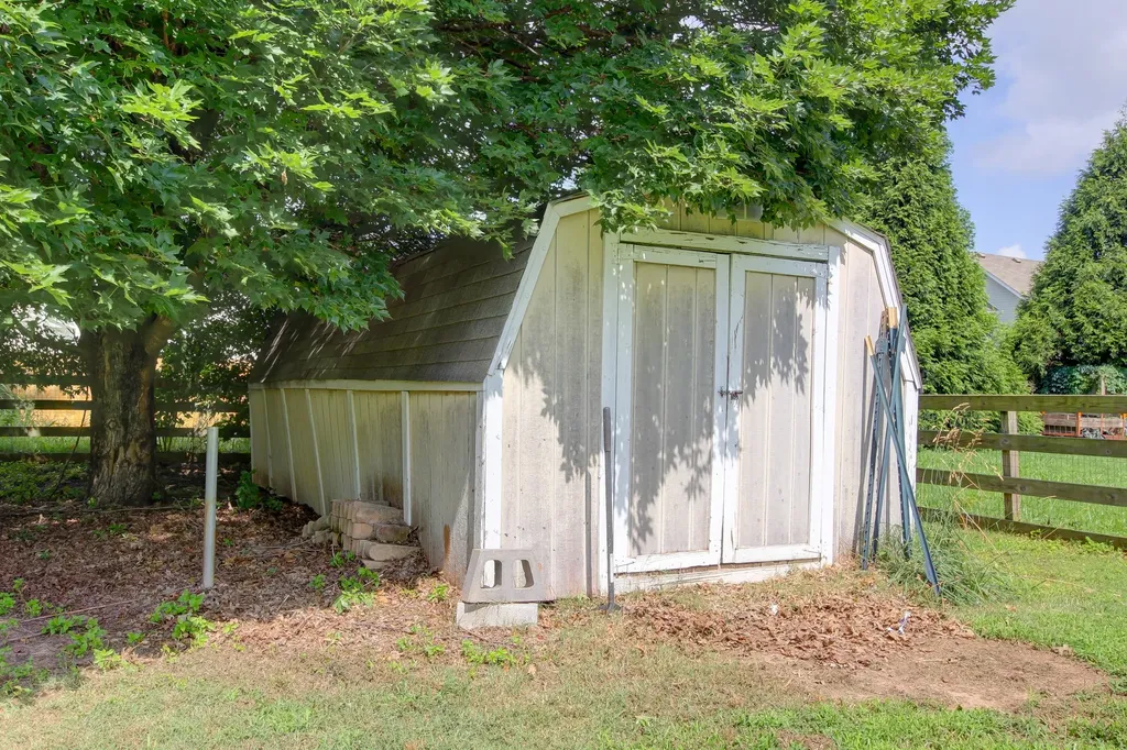 3430 E Henderson Way Clarksville TN 37042
