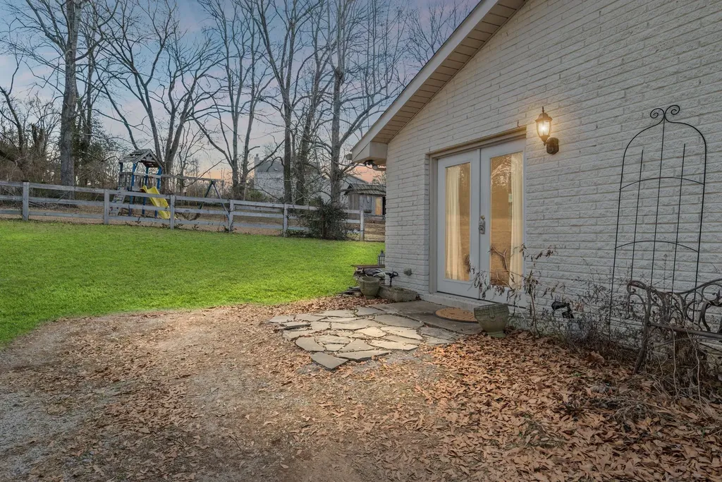 7867 Highway 100 Nashville TN 37221