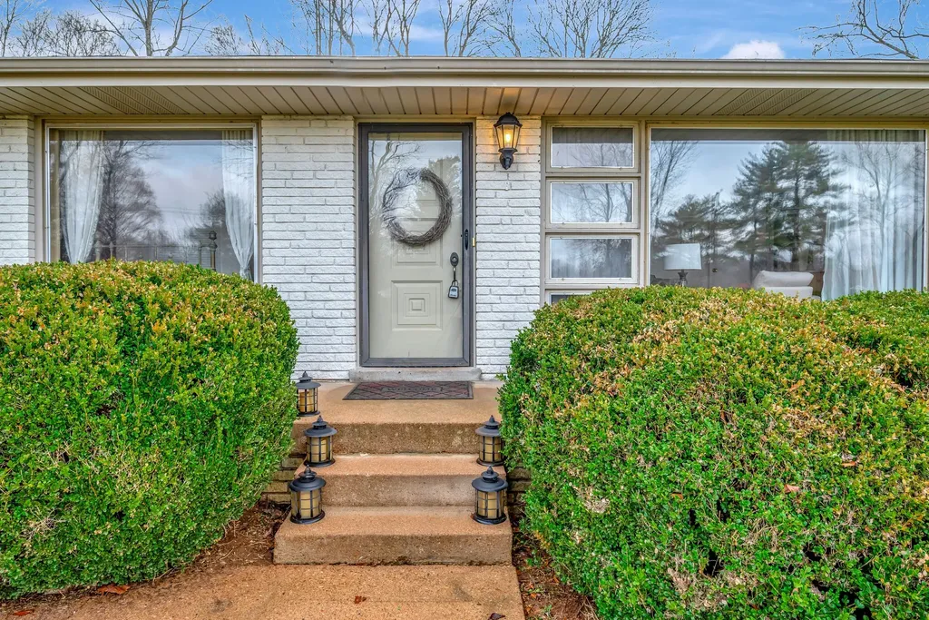 7867 Highway 100 Nashville TN 37221