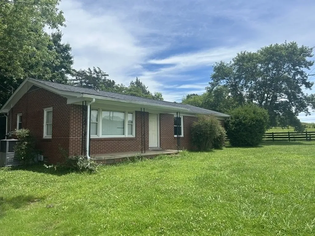 2547 Pulaski Highway Fayetteville TN 37334