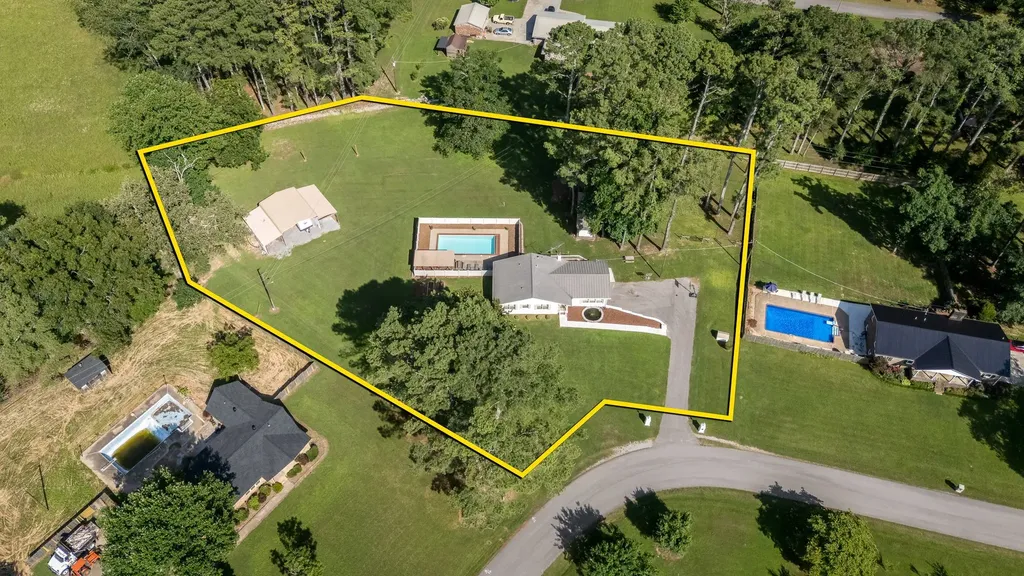 13 West Road Fayetteville TN 37334