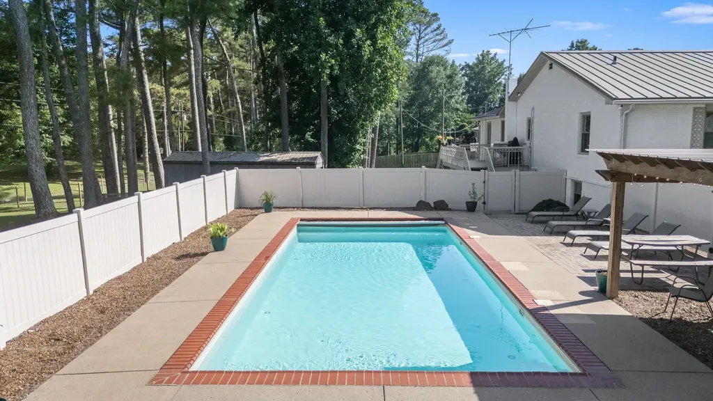 13 West Road Fayetteville TN 37334