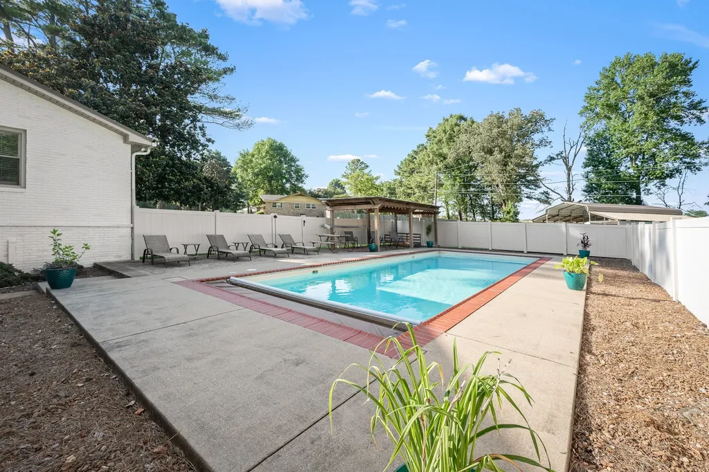 13 West Road Fayetteville TN 37334