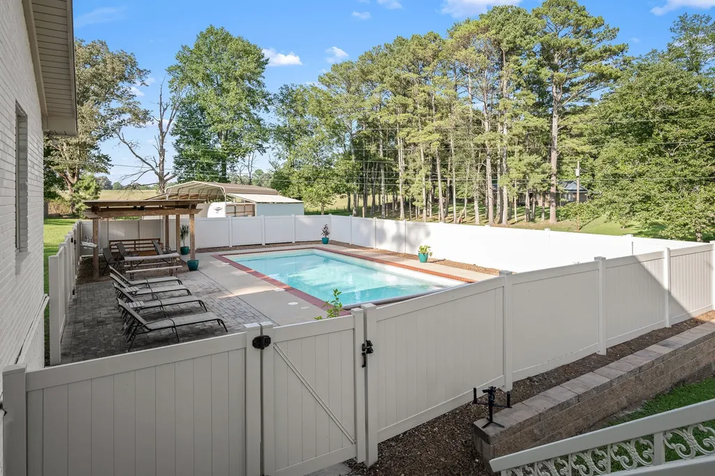 13 West Road Fayetteville TN 37334