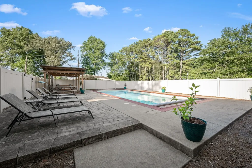 13 West Road Fayetteville TN 37334