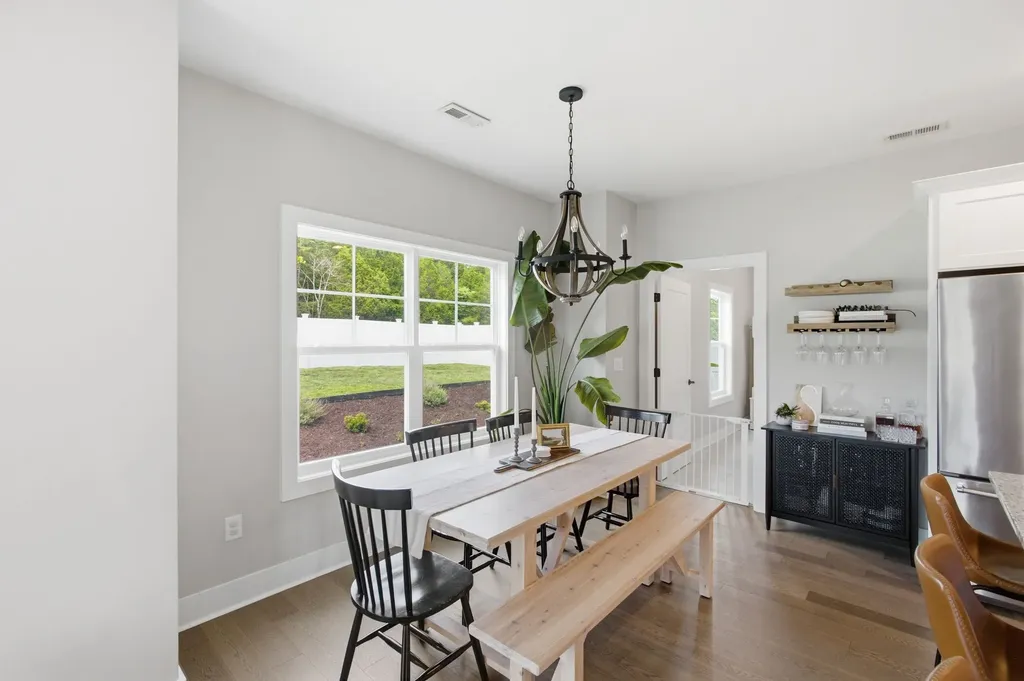 1005 Sycamore Rdg, E Burns TN 37029